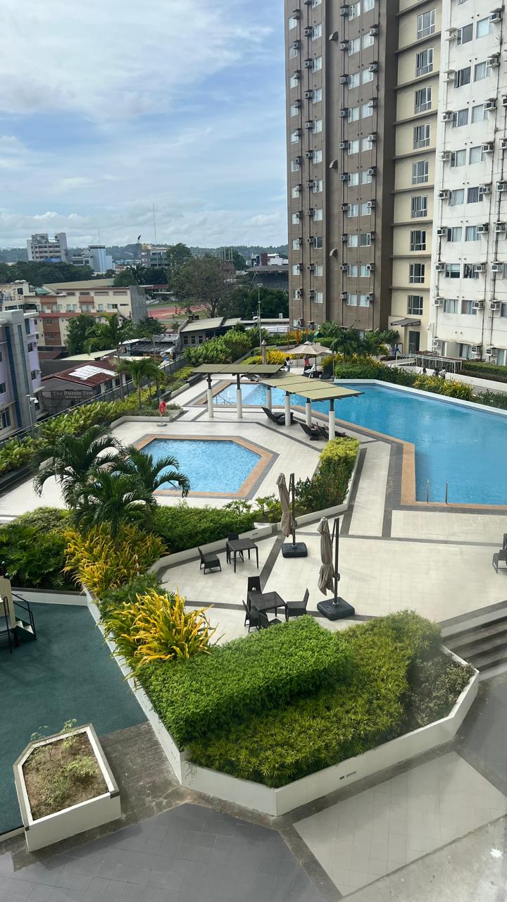 CDO condo pool view